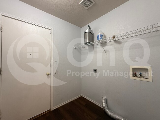 Building Photo - 8956 Preakness Cir