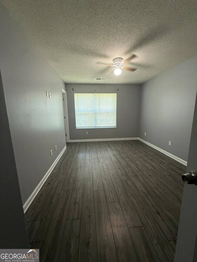 Building Photo - 1759 Glen View Way