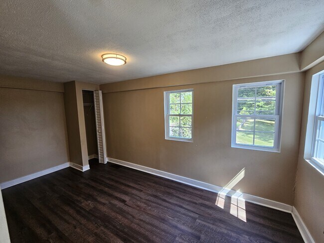 Building Photo - 6005 Medlin Heights Rd