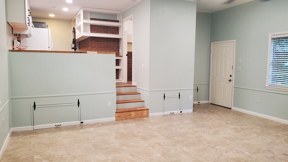 Building Photo - 2412 Jacqueline Cir