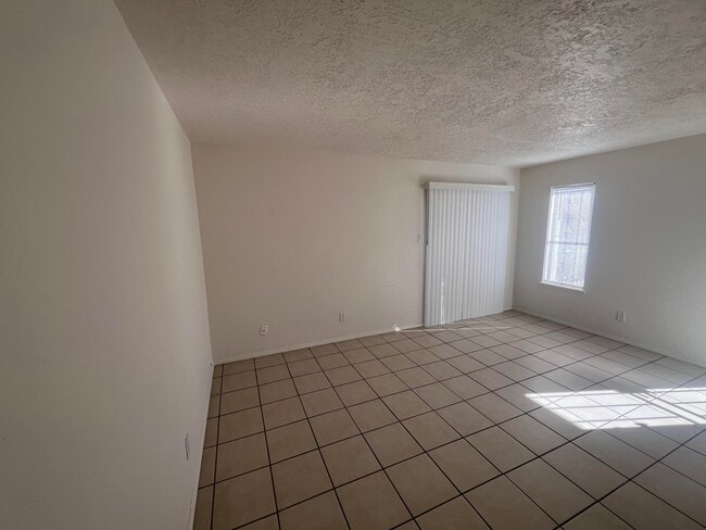 Building Photo - 1005 Dickerson Dr SE