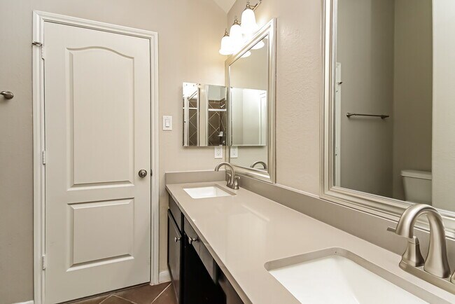 Building Photo - 323 Sea Breeze Dr