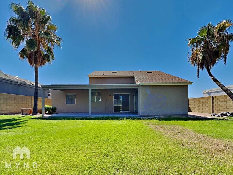 Building Photo - 818 E Piute Ave