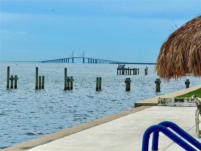 Building Photo - 7200 Sunshine Skyway Ln S