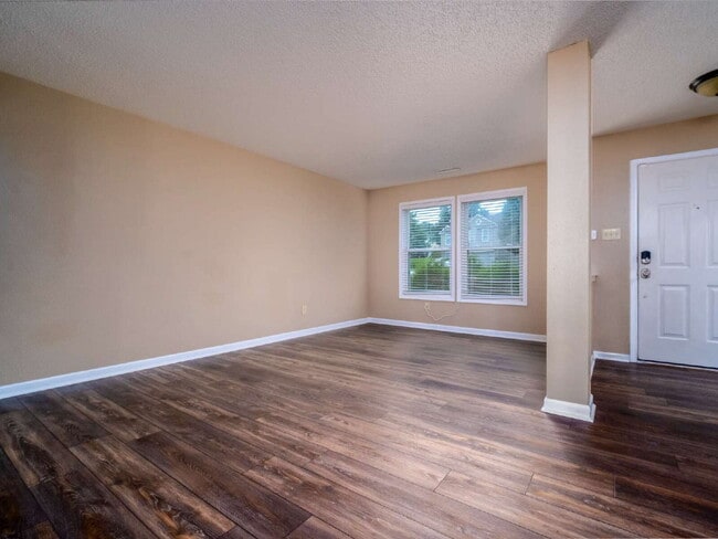 Building Photo - 910 Torsion Lane