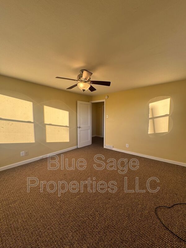 Building Photo - 1500 Llanwellyn Ave