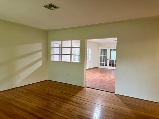 Building Photo - 619 Altara Ave