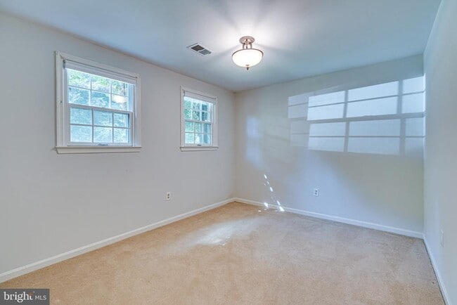 Building Photo - 6867 Williamsburg Pond Ct