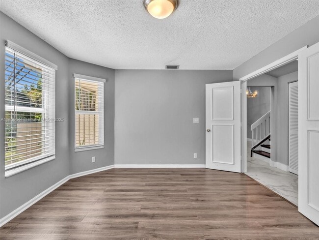 Building Photo - 2124 Discovery Cir W