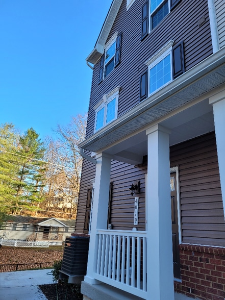 Primary Photo - 4019 Holcomb Wy