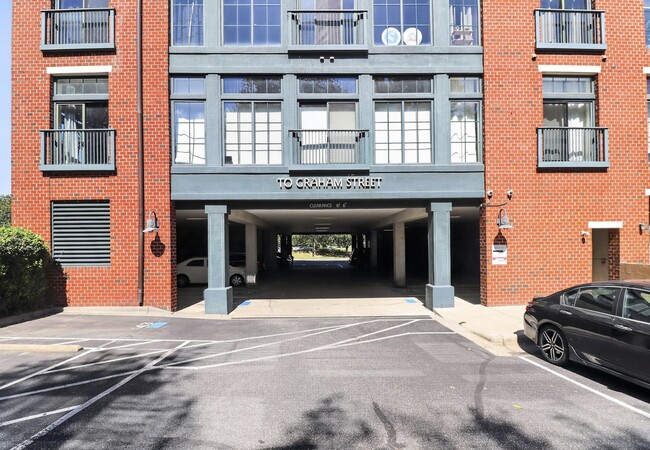 Building Photo - 626 N Graham St