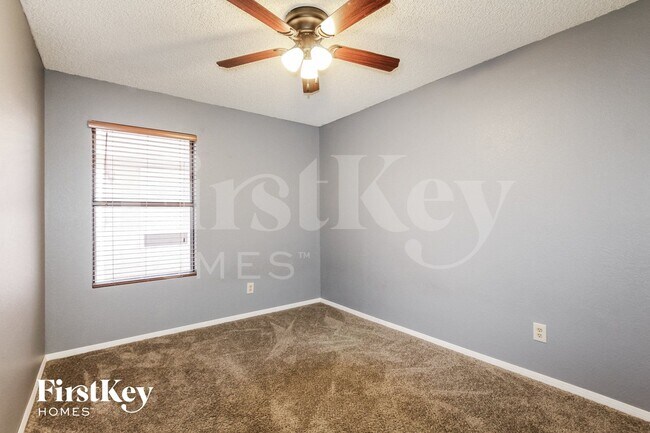 Building Photo - 6410 W Townley Ave