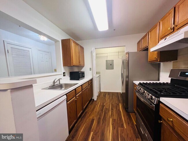 Building Photo - 8095 Lacy Dr