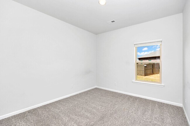 Building Photo - 102 High Leaf Dr