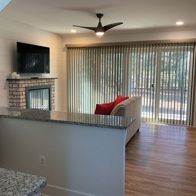 Building Photo - Perfect 1 Bedroom Fully Finished Apartment