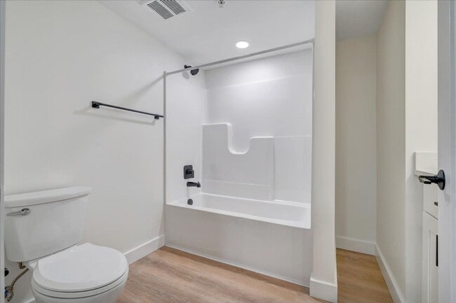 Building Photo - Newly Renovated 2BR Apartment in Vinton - Premium Finishes!