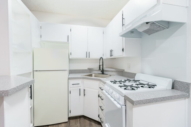 Interior Photo - 238 South Serrano Ave