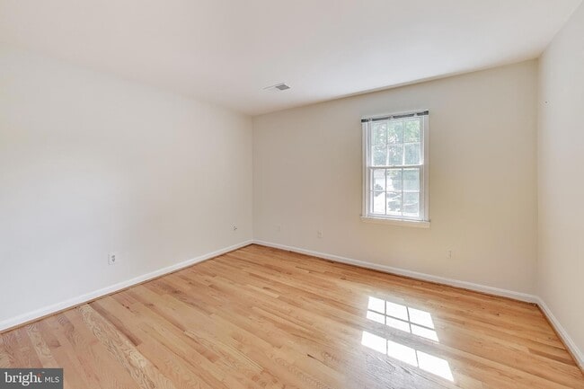Building Photo - 10323 Snowpine Way