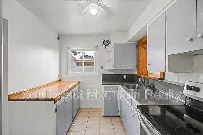 Building Photo - 560 S Grand Dr