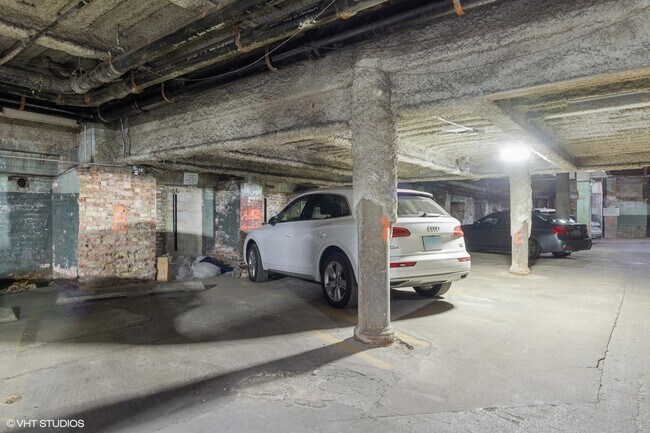 Building Photo - 525 W Superior St