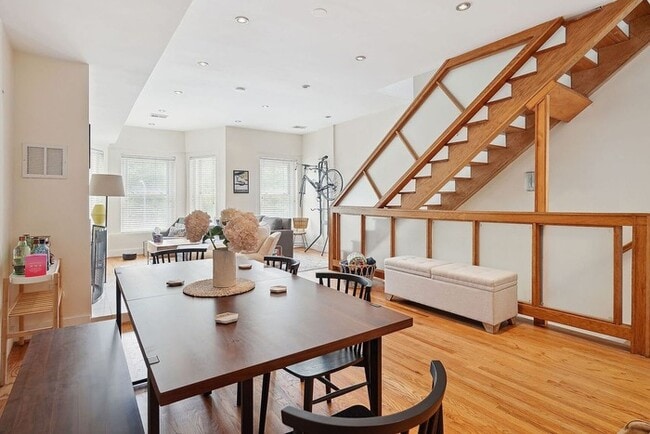 Building Photo - Modern 3BR/3BA Condo with Outdoor Space & ...