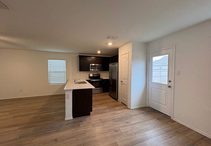 Building Photo - 1256 Mosely Cir