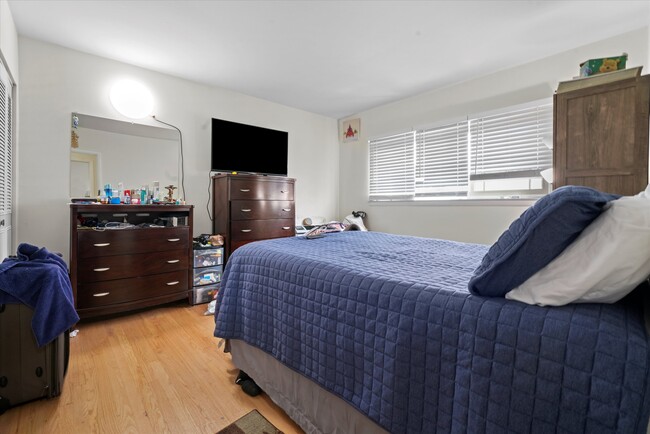 Building Photo - 8054 Niles Ave