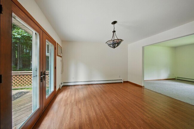 Building Photo - 501 Burlingham Rd