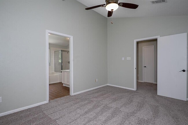 Building Photo - 19 Village Knoll Pl