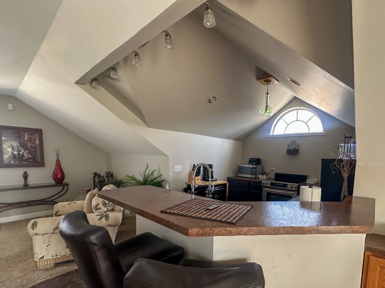 Building Photo - 288 38th Ave N