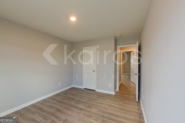 Building Photo - 3440 Bridgewood Dr