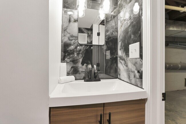 Building Photo - 2615 Northwest Blvd