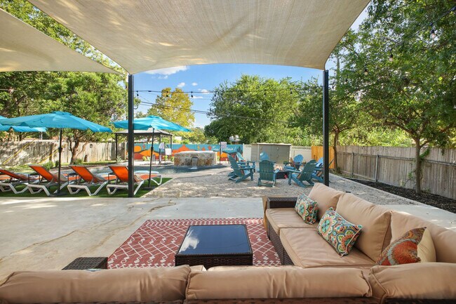 Building Photo - 5410 King Richard St