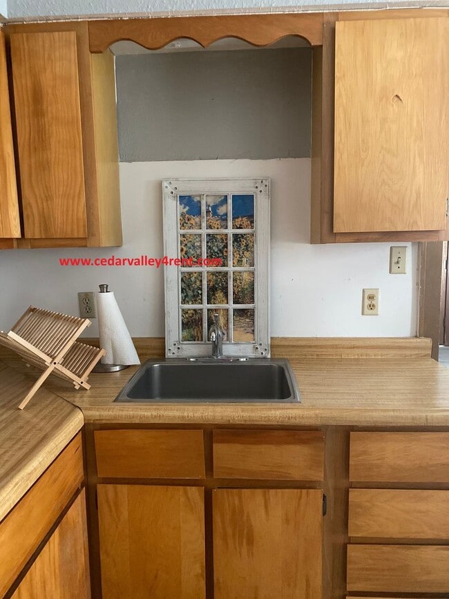 Building Photo - 218 Pleasant St