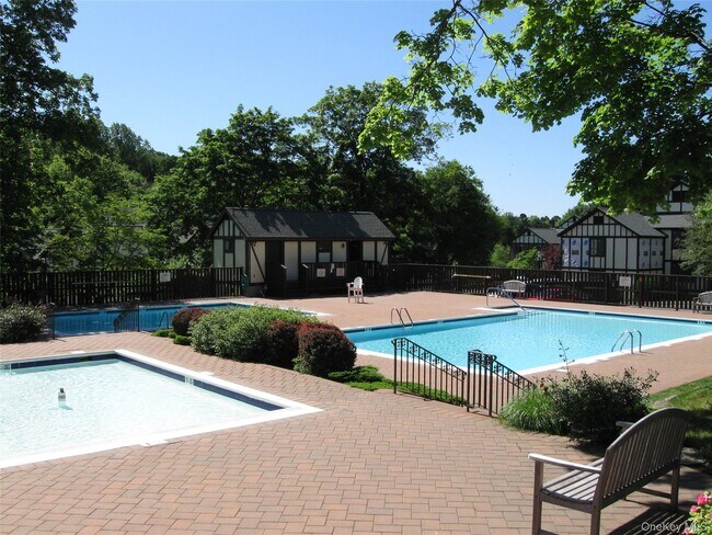 Building Photo - 8 Foxwood Dr