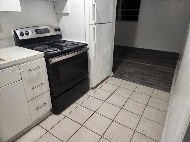 Building Photo - 519 NW 8th Ave