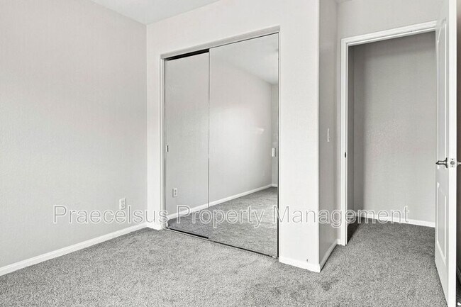 Building Photo - 2175 Condor Dr