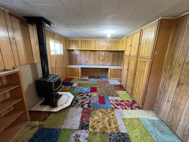 Building Photo - 3 Bed 2 Bath House with Attached 2 Car Garage & Trailer Parking