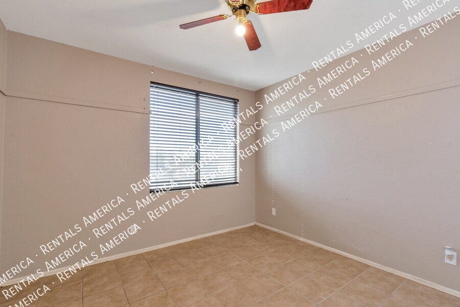 Building Photo - 11942 W Heyburn Dr