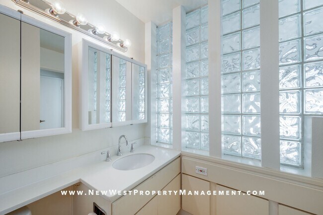 Building Photo - Spacious Marina District 1 Bedroom at Park Row!