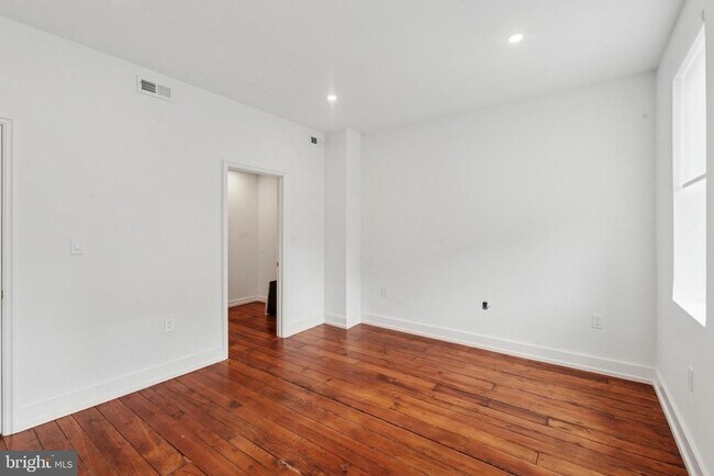 Building Photo - 2317 E Cumberland St