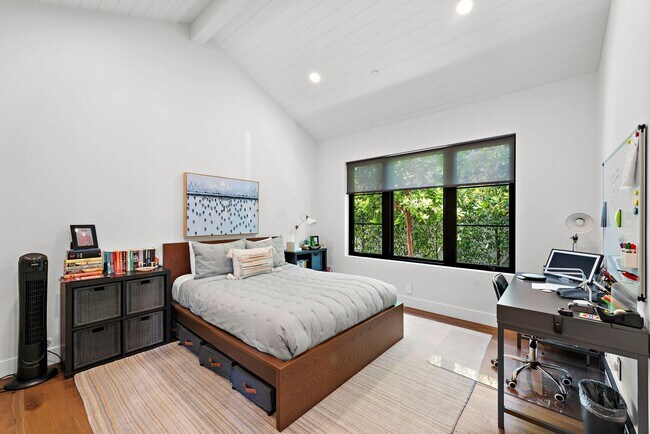 Building Photo - Modern Farmhouse Perfection