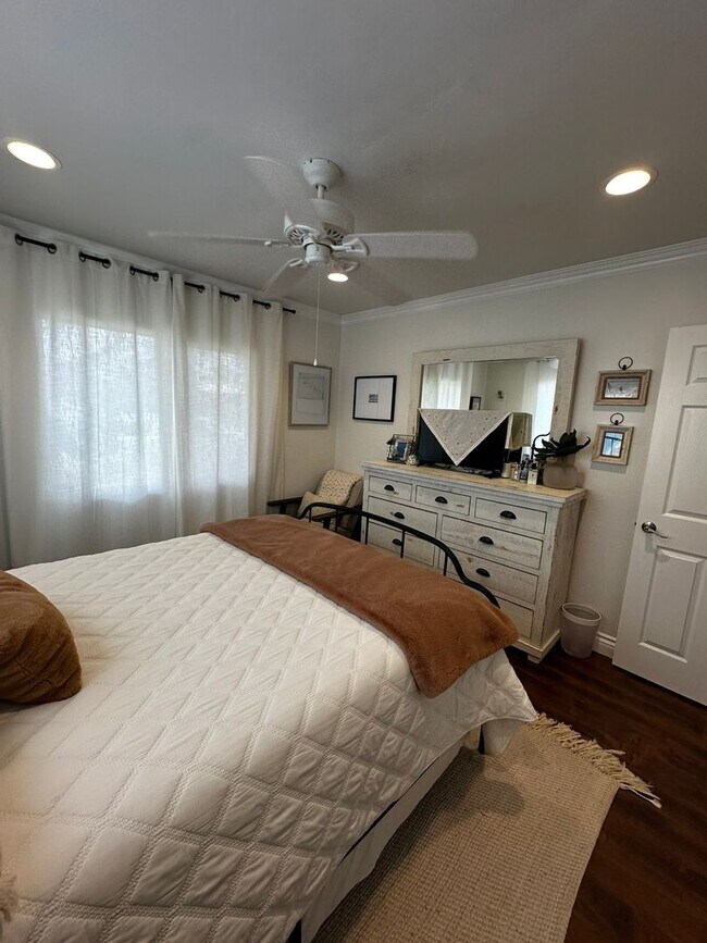 Building Photo - Gorgeous 3-Bedroom 2 bath Home with Pool A...