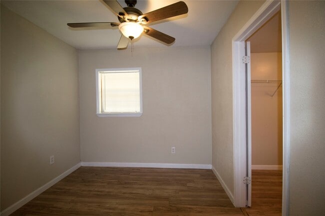 Building Photo - 20 White Oak Dr