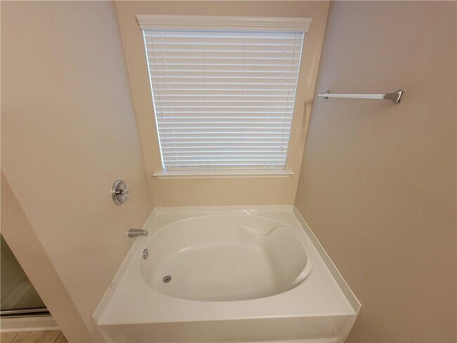 Building Photo - 501 Windstone Trail