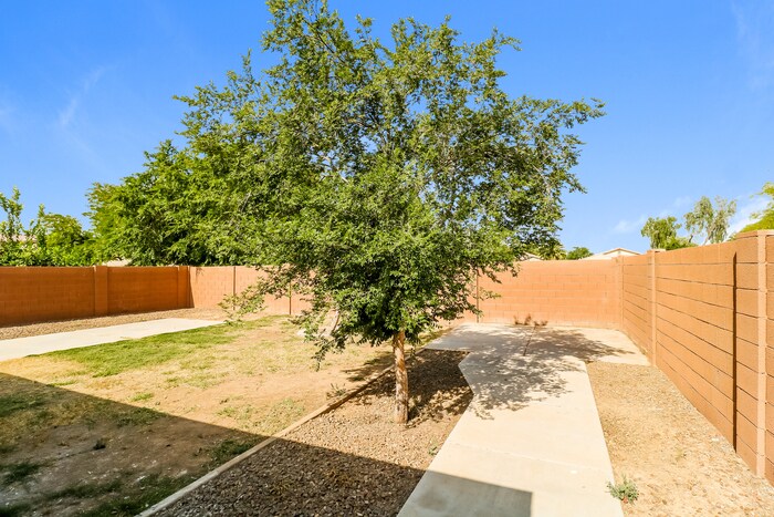 Building Photo - 2436 S 71st Dr