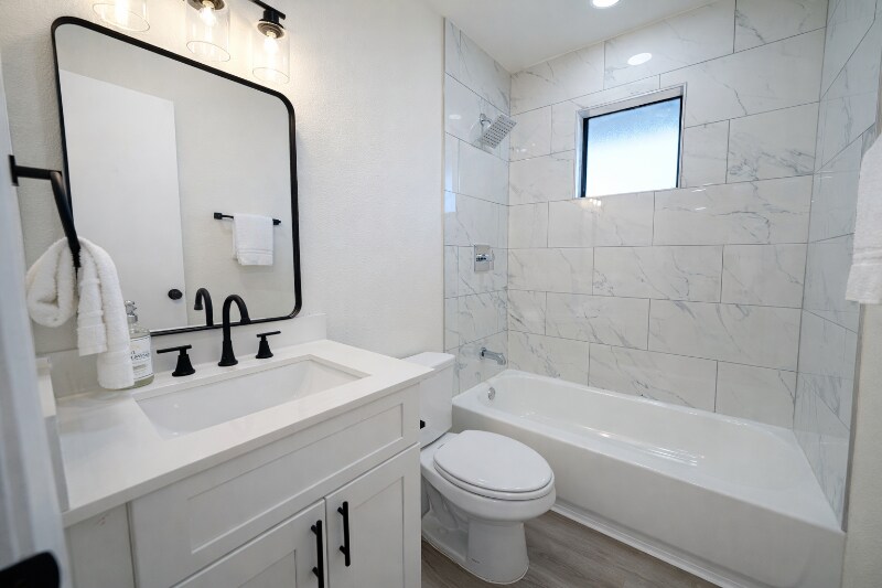 Building Photo - 5221 Bonita Ave