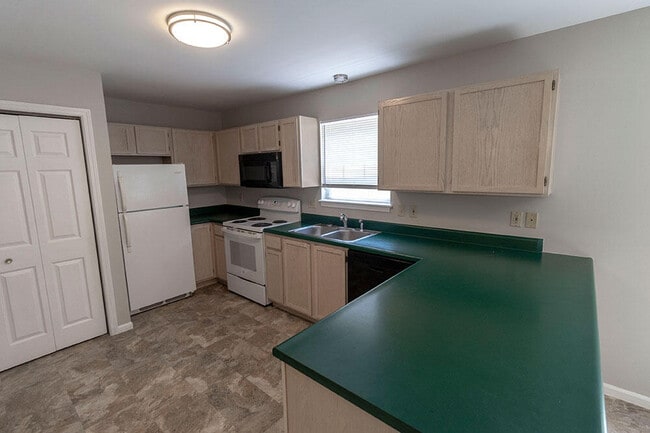 Building Photo - 214 Nikki Way