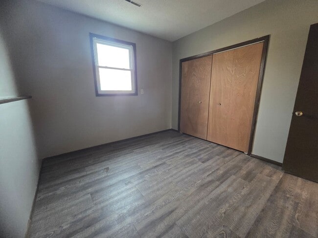 Building Photo - 2 bed lower level apartment