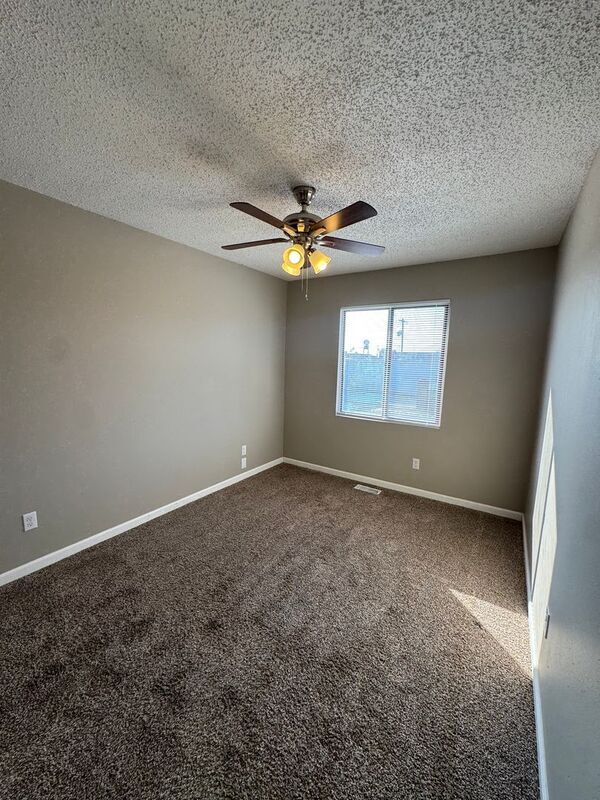 Building Photo - 1232 E Guinevere St